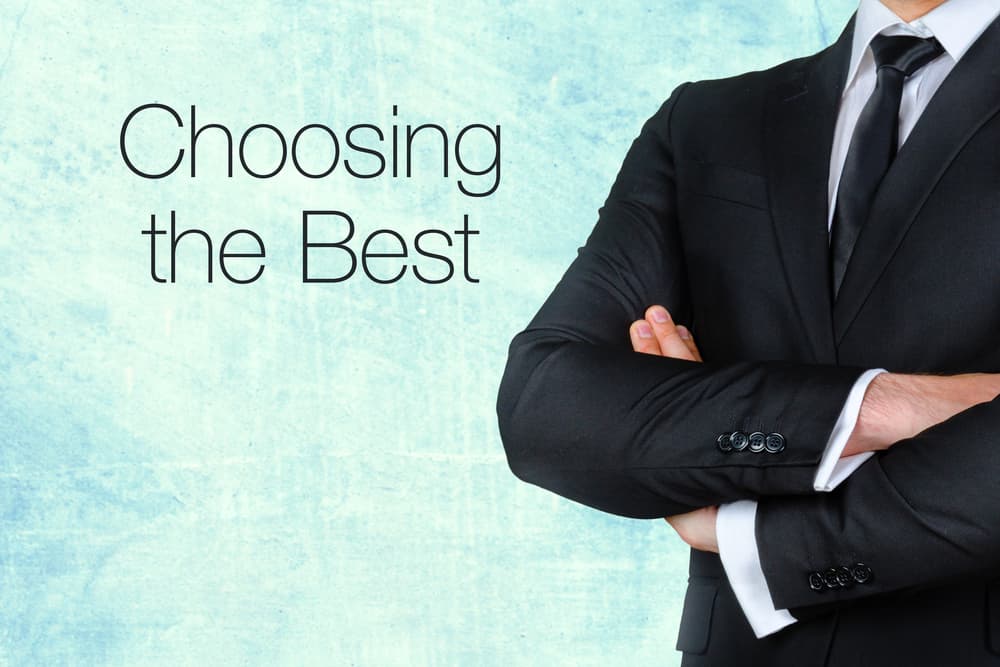 Business professional in a suit with folded arms symbolizing confidence and decision-making when choosing the best car accident lawyer near you.